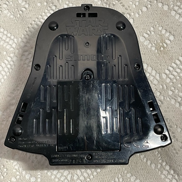 Hasbro Gaming Simon Star Wars Darth Vader Hand Held Game Sound & Lights Works - Picture 5 of 10